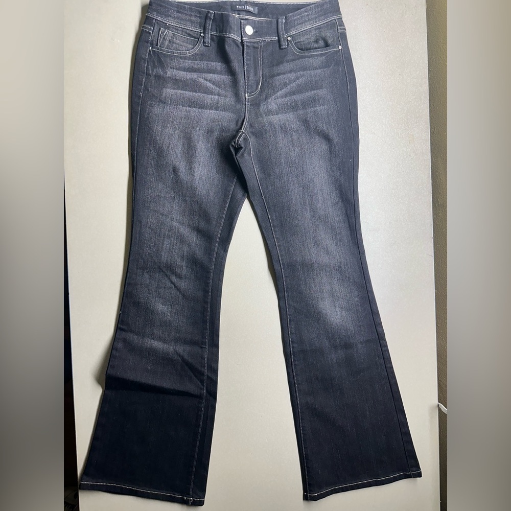 White House black market women’s flared jeans size 6s
